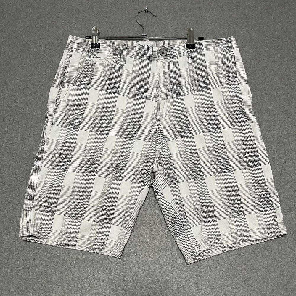 Calvin Klein Chino Short Pants Mens 32 White Gray Plaid Geometric Pattern Golf